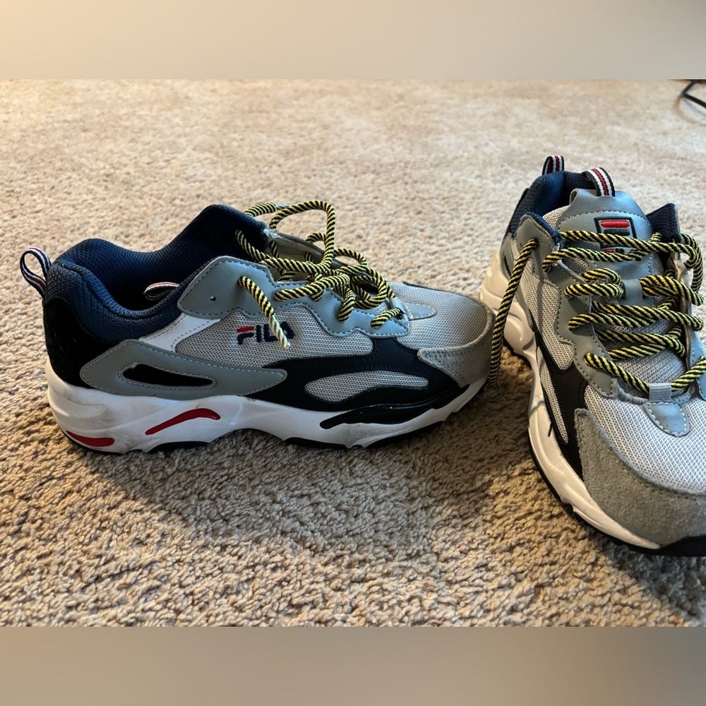 Men’s Fila with yellow striped laces